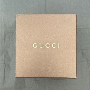 Gucci women’s watch empty box. Brand new.